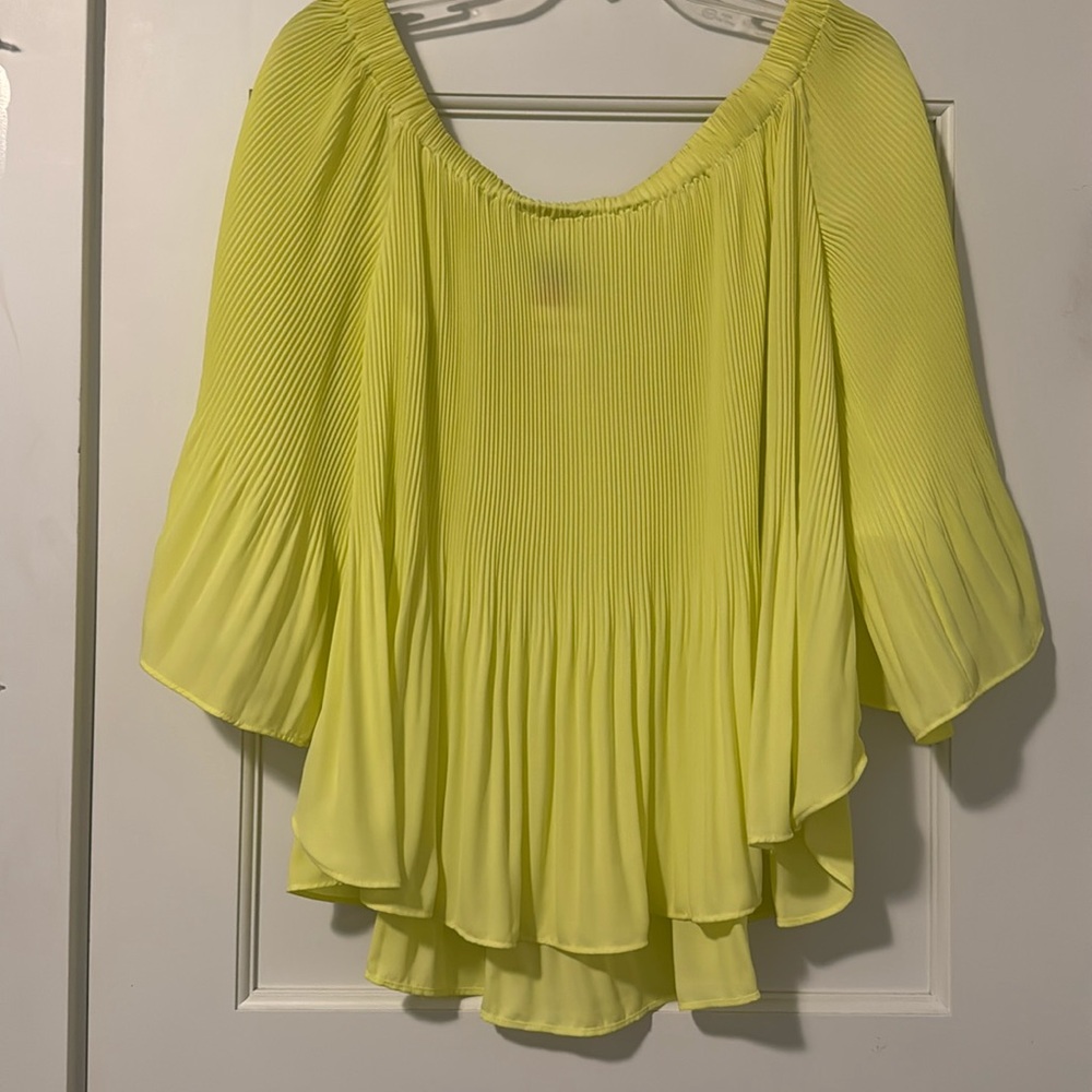 Vince Camuto Medium yellow fluorescent top